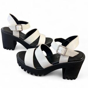 Steve madden White and Black platform sandals with Lug Soles Size 7